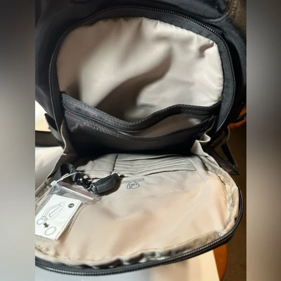 $110 EUC Black Travelon UNISEX Anti Theft Classic Plus Sling Backpack Bag UNISEX - Picture 8 of 13